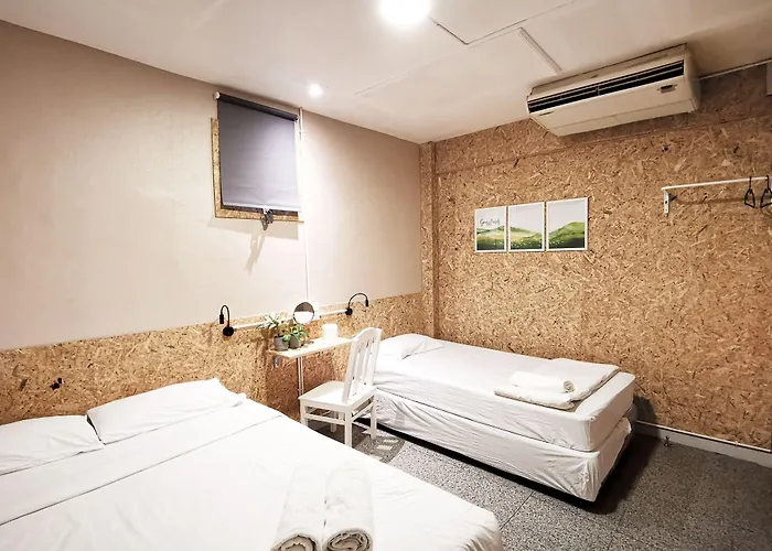 Foresttel.bkk Hostel *