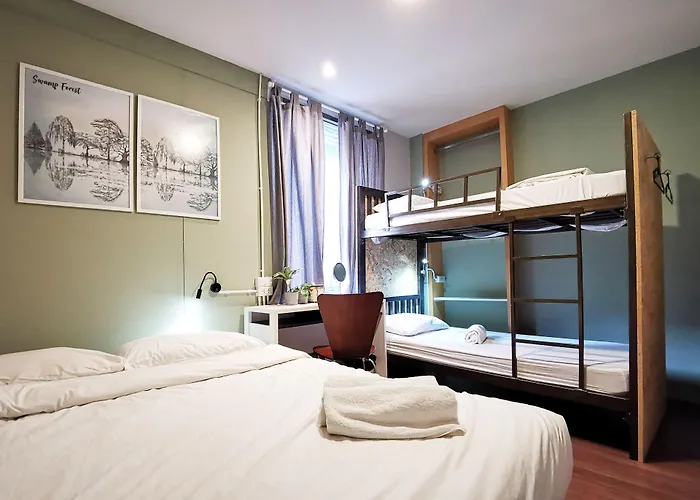 Foresttel.bkk Hostel *