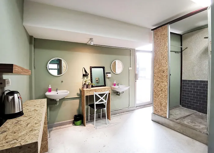 Foresttel.bkk Hostel